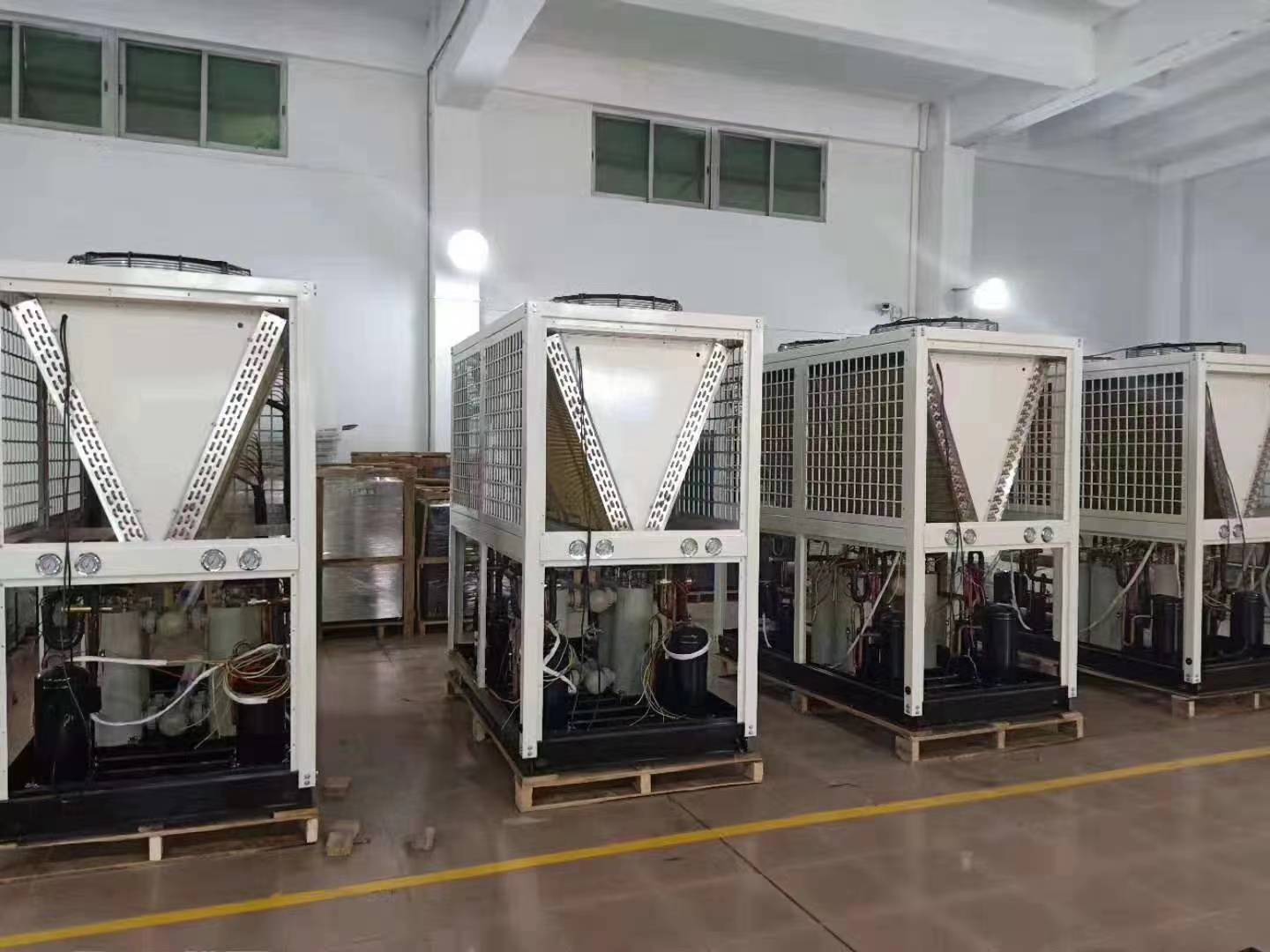 親！我是空氣能熱泵熱水器機(jī)組，下面讓我來自我介紹一下....